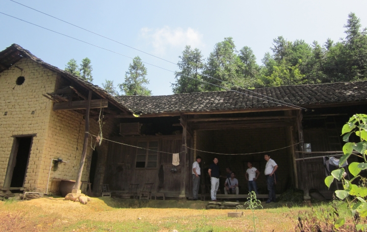 在汉寿县军山铺镇开展入户核查.jpg