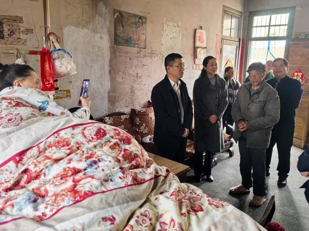 黎市长慰问1